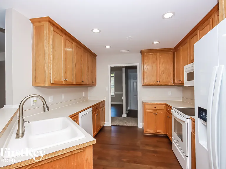 645 White Oaks Rd — Photo 8