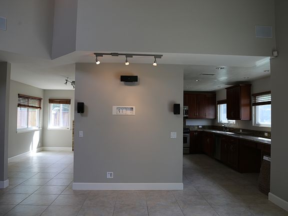 5th image of 486 Honeyglen Dr