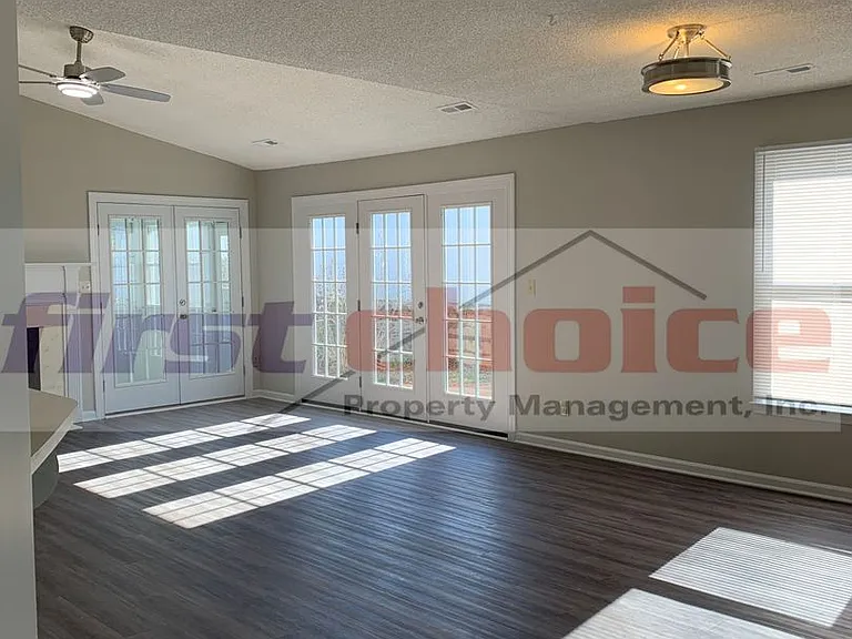 1750 Ridgefield Ct — Photo 8