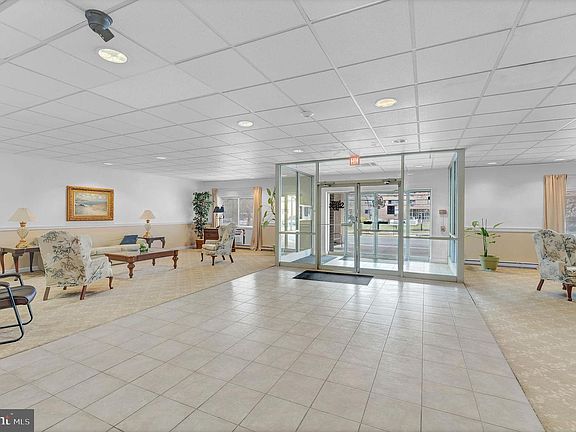 3rd image of 860 Lower Ferry Rd APT 6M