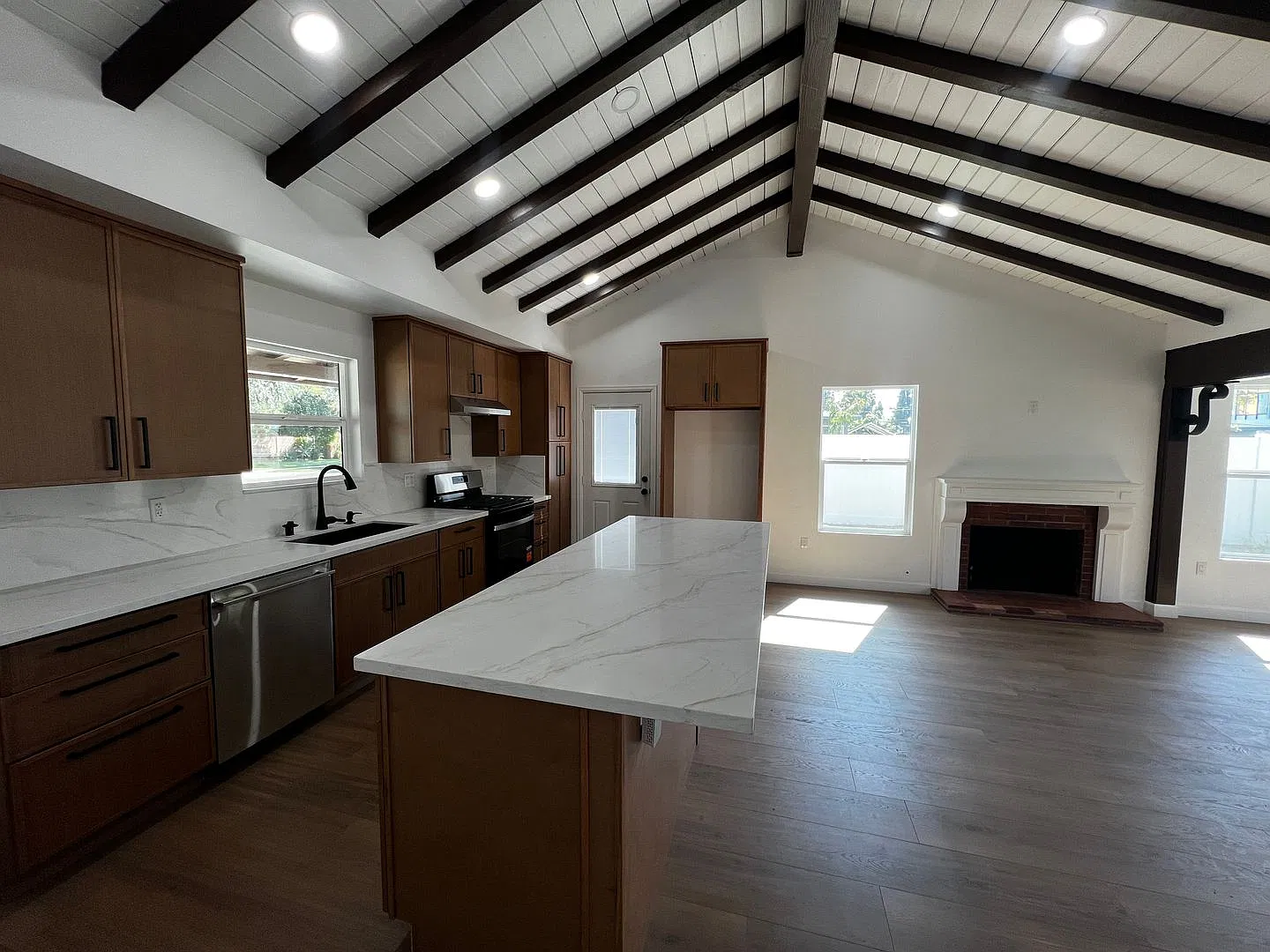 Completely Remodeled 5 Bedroom House for Rent in Anaheim — Photo 4