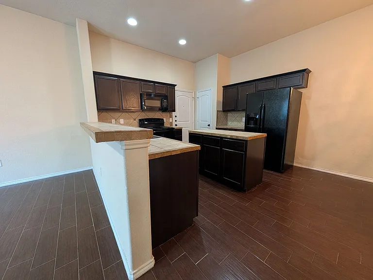 660 Creekside Cir — Photo 11