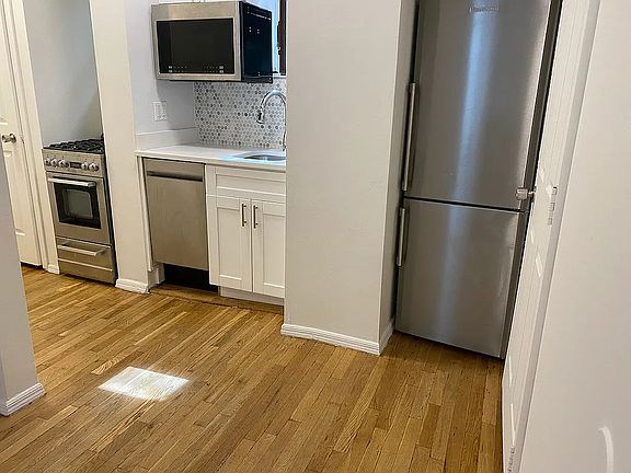 3rd image of 32 Leroy St APT 2