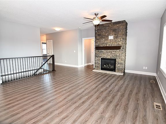 5th image of 107 Tailfeather Dr NE