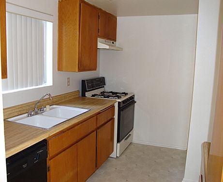 5th image of 13634 Doty Ave APT 14