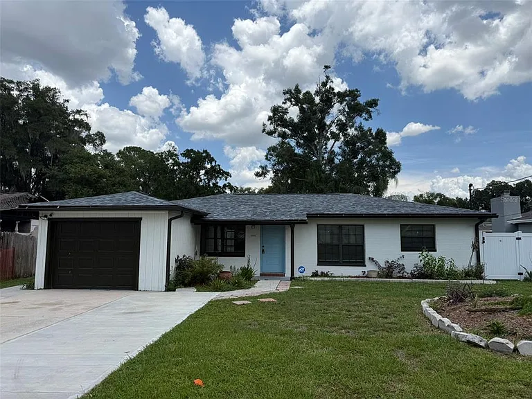 1008 N Bracewell Dr — Photo 1