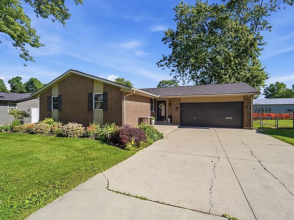 2nd image of 3652 N Lake Shore Dr