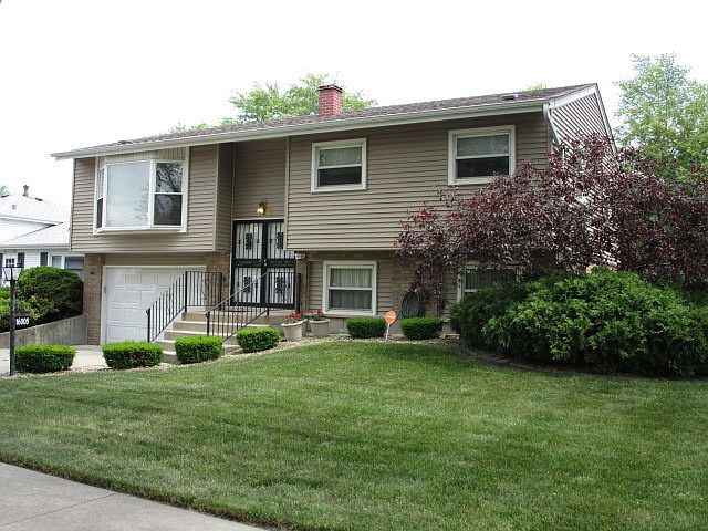1st image of 16005 Woodlawn East Ave