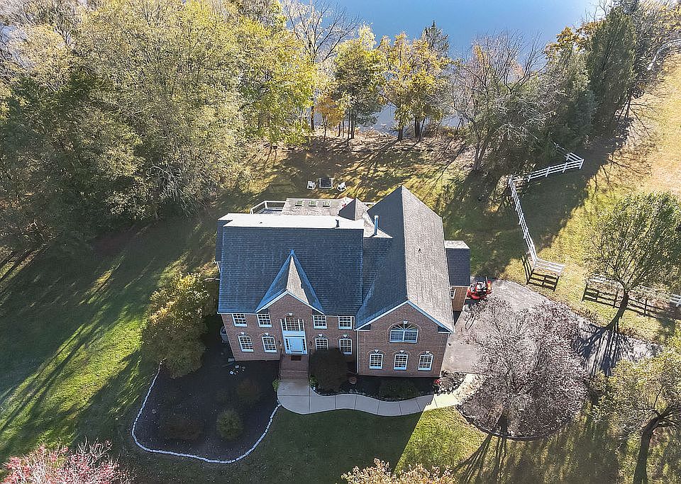 1st image of 19 Meridan Ln