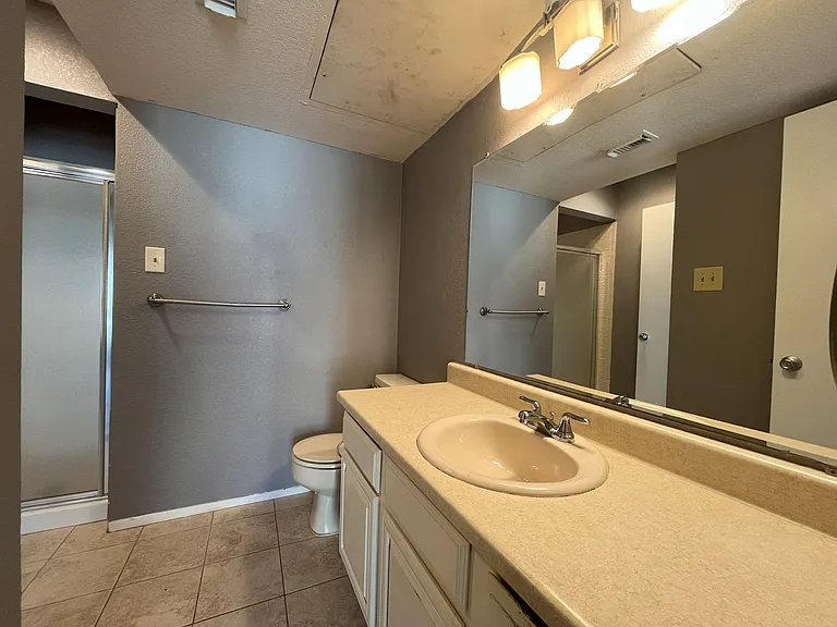 806 W 24th St #303 — Photo 13