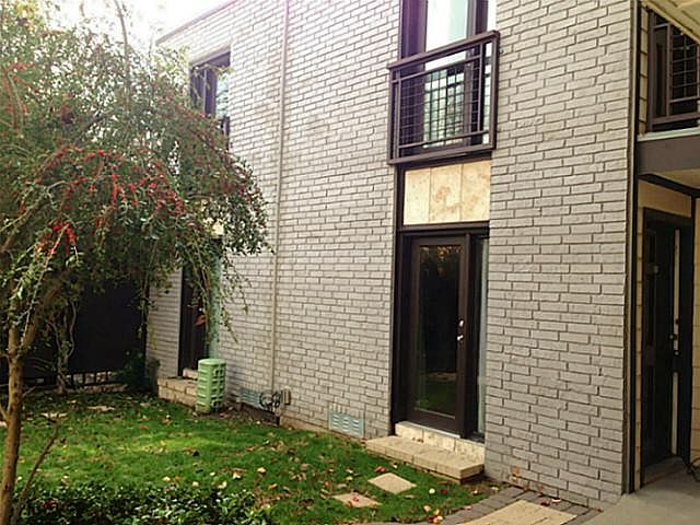 1st image of 2722 Knight St #306E