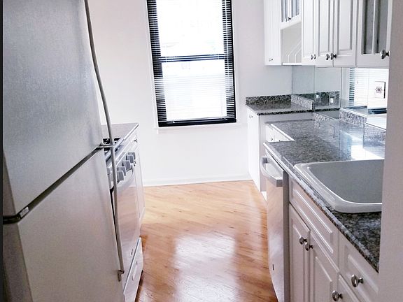 5th image of 525 W Aldine Ave APT 401