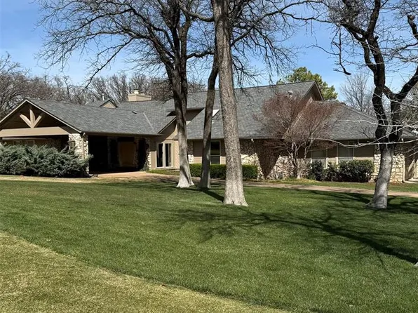 3808 Ridgewood Dr, Edmond, OK 73013