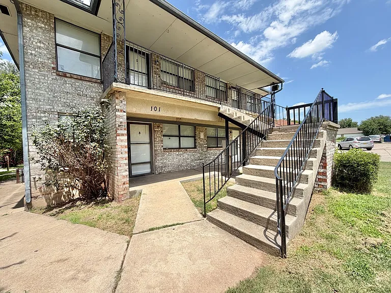 101 Se 42nd St (Fourplex) — Photo 2