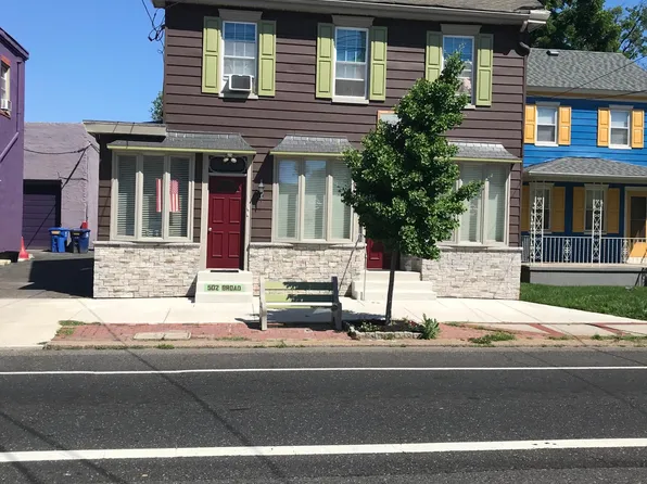 502 Broad St #3, Riverton, NJ 08077