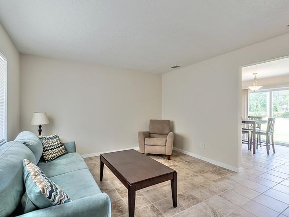 4th image of 14 Aspen St