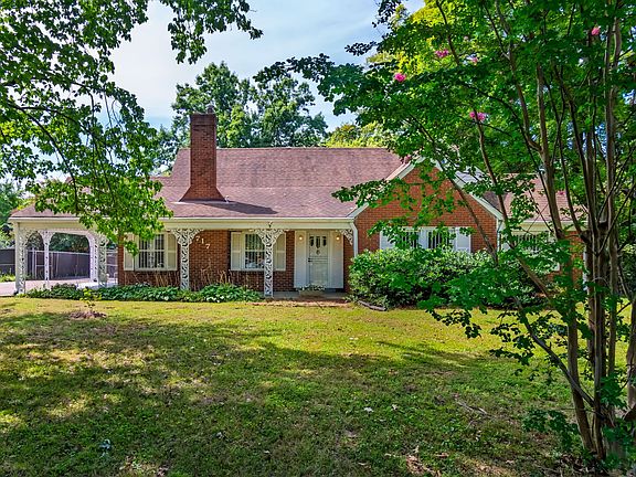 2nd image of 717 Currey Rd