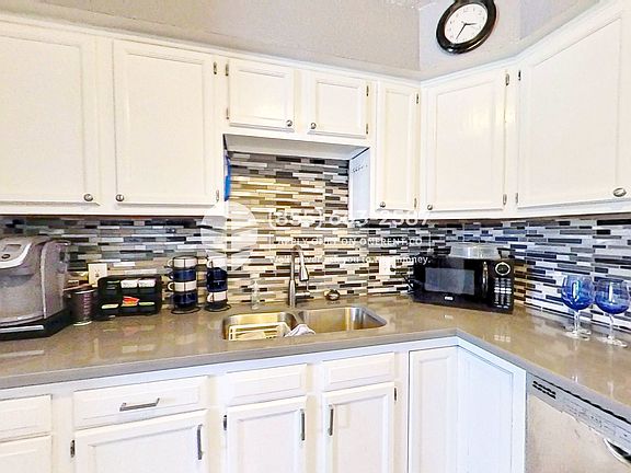 3rd image of 5546 W 78th St