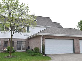 14975 W Arrowhead Ln, New Berlin, WI 53151