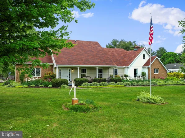 167 Oakland Ter, Charles Town, WV 25414