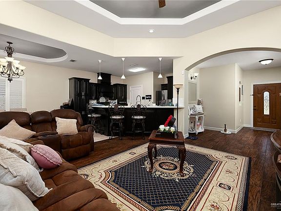 2nd image of 1406 La Ciniega Dr