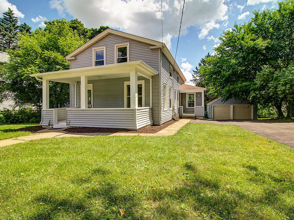 1st image of 204 N Batavia Ave