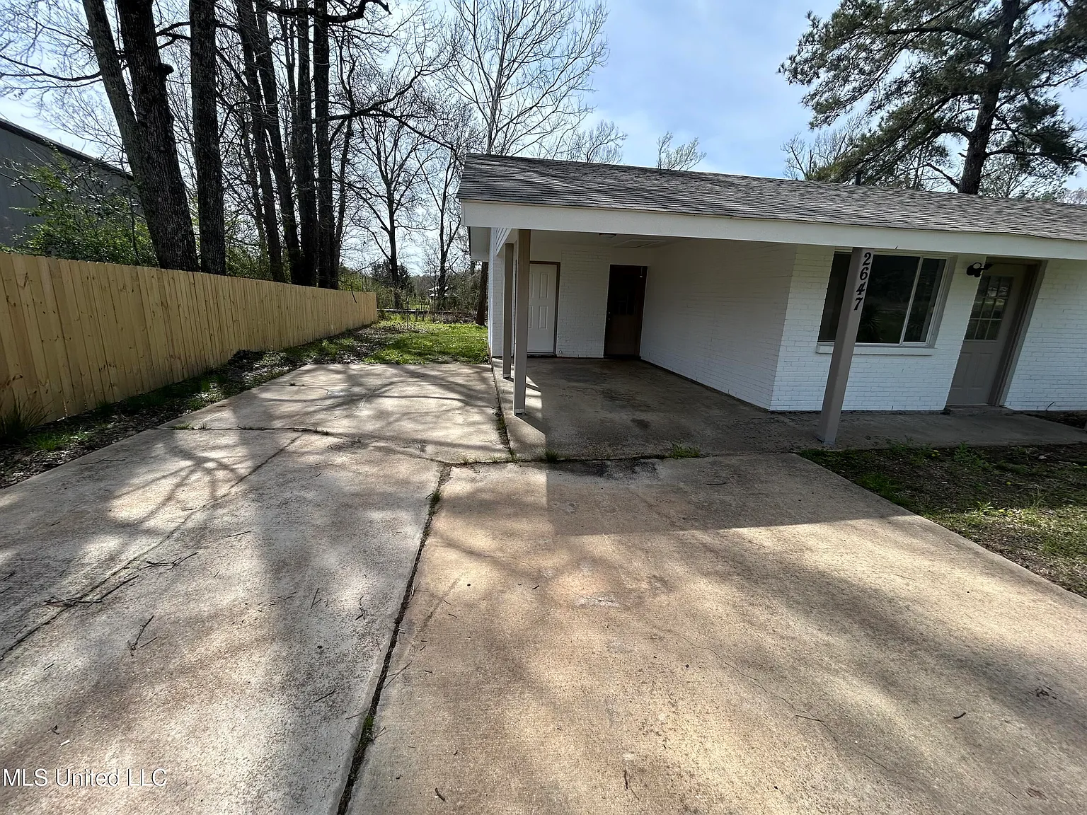 3 bed, 2.0 bath, 1038 sqft, $1,600 — Photo 3