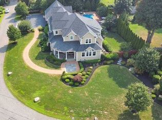 12 Temple Rd, Setauket, NY 11733