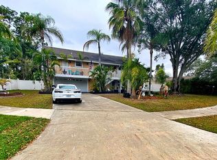765 Del Oro Dr, Safety Harbor, FL 34695