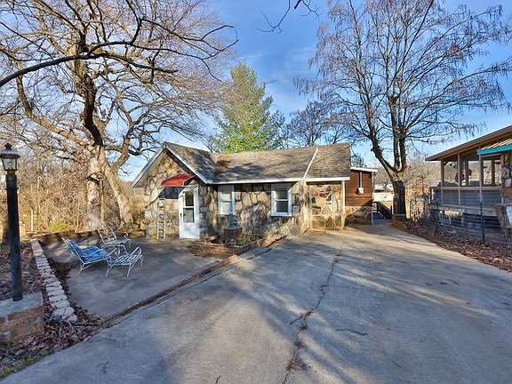 4th image of 330 River Vista Dr