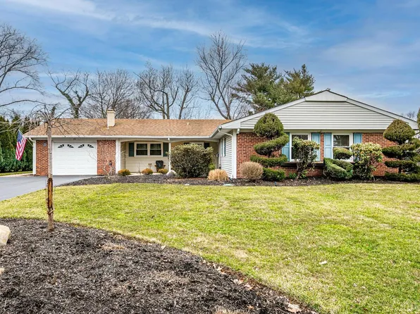 20 Dahlia Rd, Somerset, NJ 08873