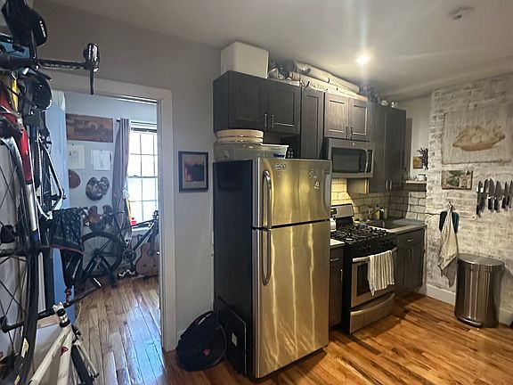 2nd image of 555 39th St APT 1F