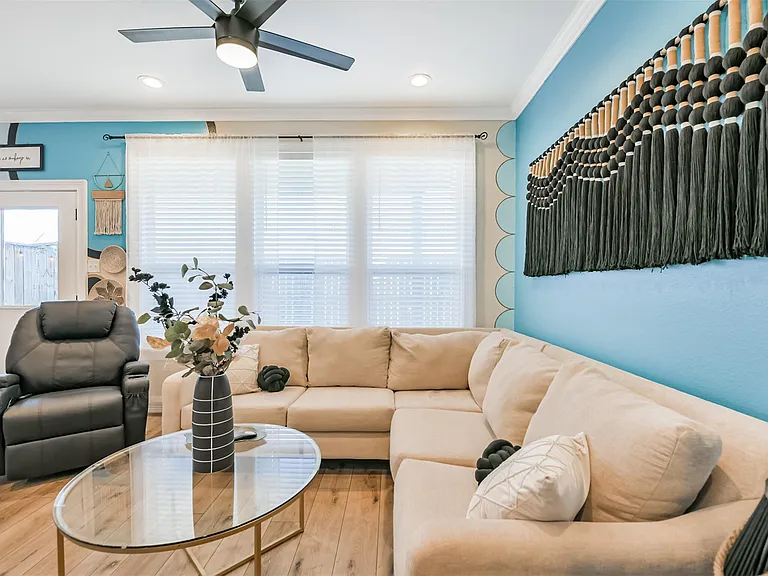 1010 Melneeka Ln — Photo 17