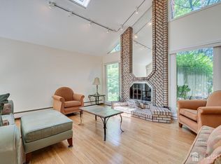 8 Parkside Dr, North Brunswick, NJ 08902