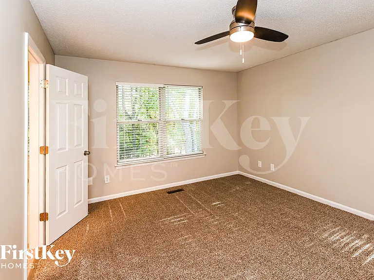9906 Elsenham Ln — Photo 8