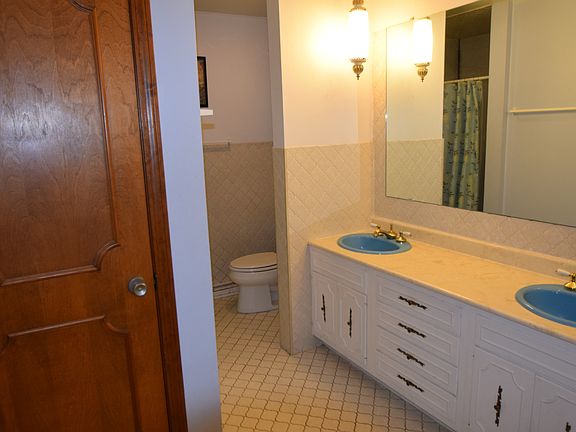 5th image of 400 W 70th Pl
