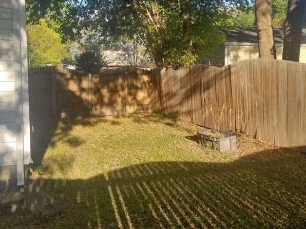 512 S Kings Point Rd, Virginia Beach, VA 23452