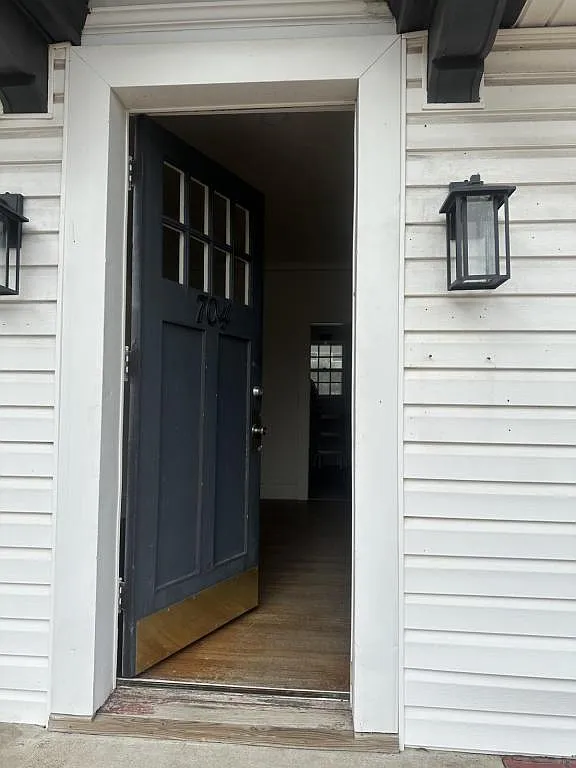 704 S 26th St — Photo 2