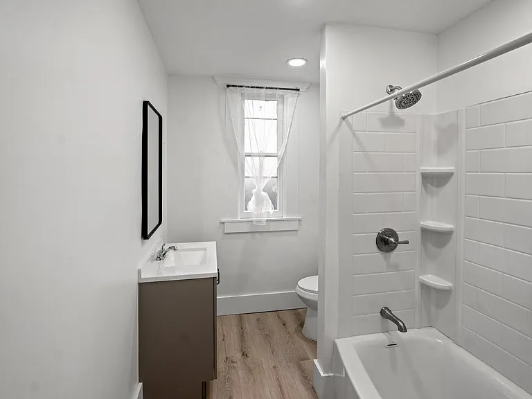 1019 York St — Photo 8