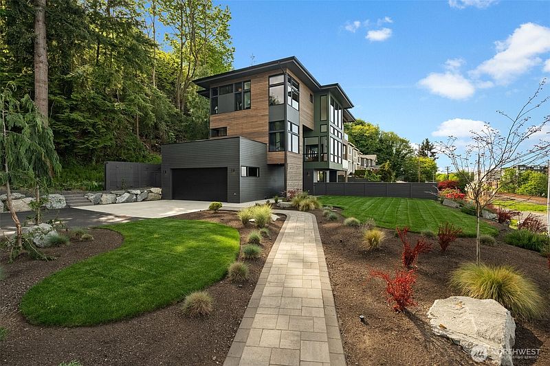 3rd image of 4802 N Waterview Street
