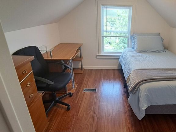 4th image of 309 S Aurora St #2