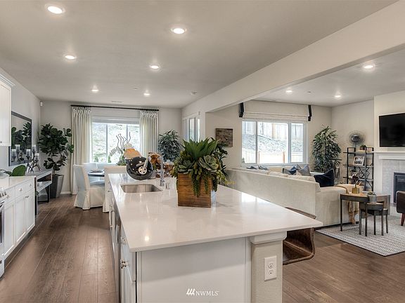 3rd image of 19912 137th Avenue E #36