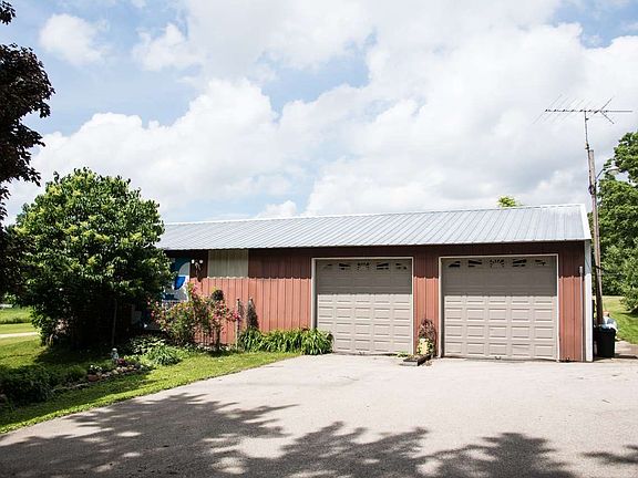 Barn with 4 animal stalls One car/boat stall