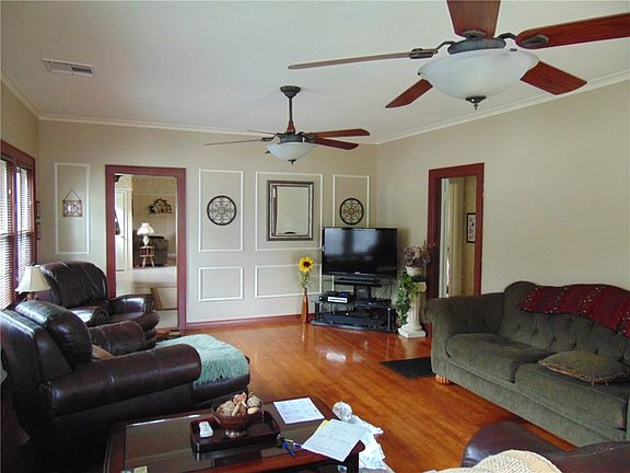4th image of 705 N Louisa Ave