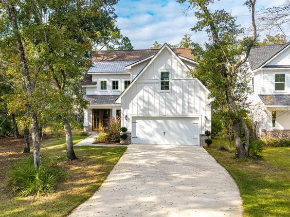 145 Redfish Point Dr, Freeport, FL 32439