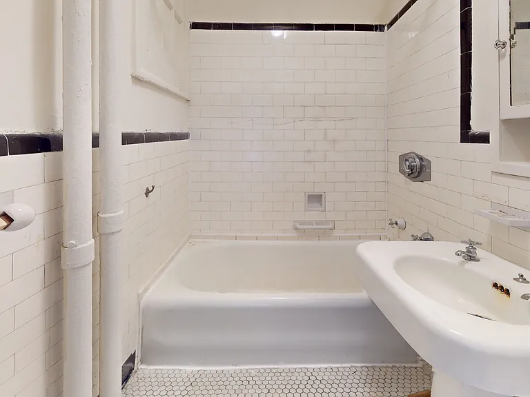 22 W Wyoming Ave #24 — Photo 9