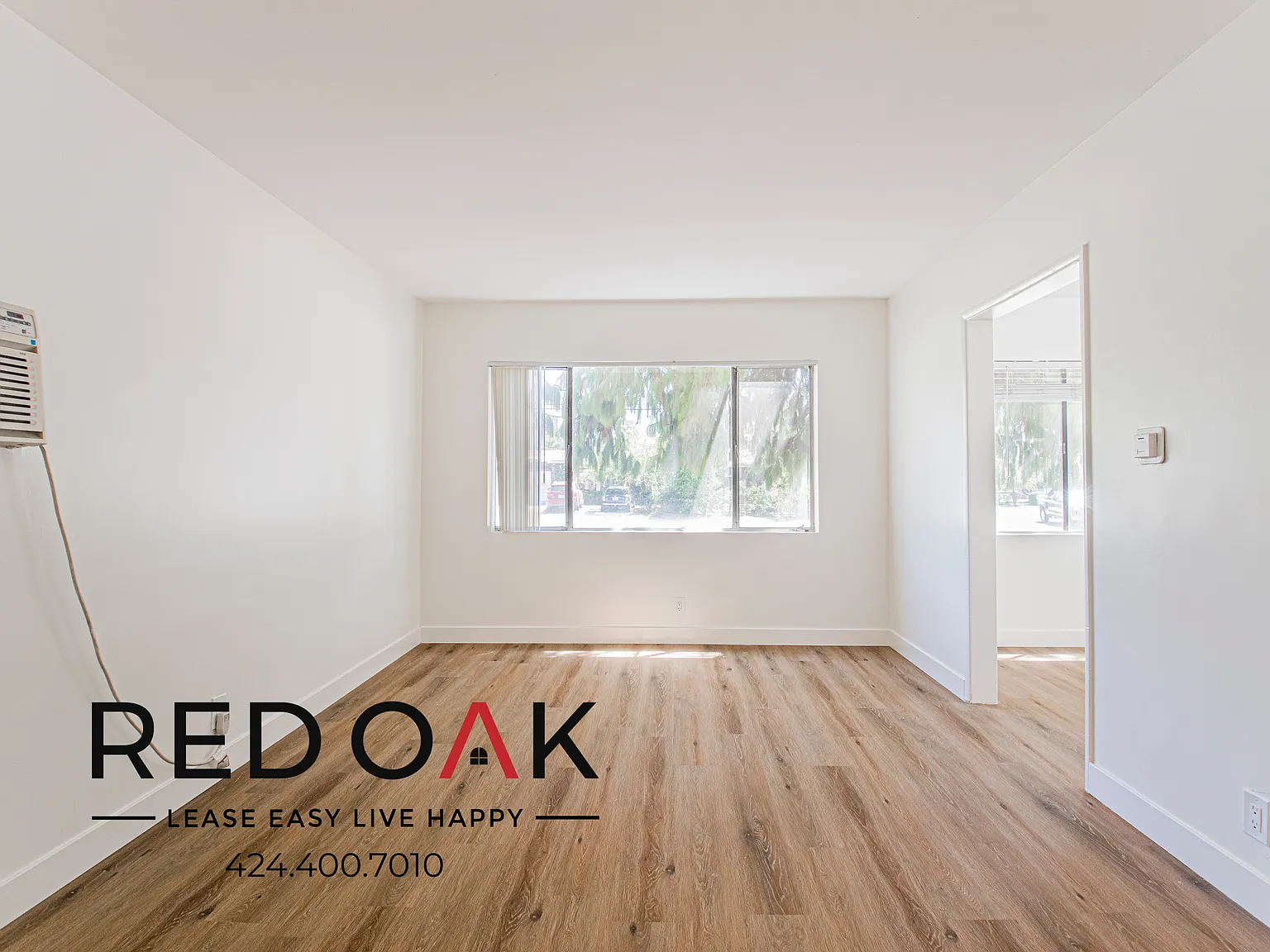 Airy One Bedroom with Eat-In Kitchen and Assigned Parking ~ In Beautiful Burbank! — Photo 4