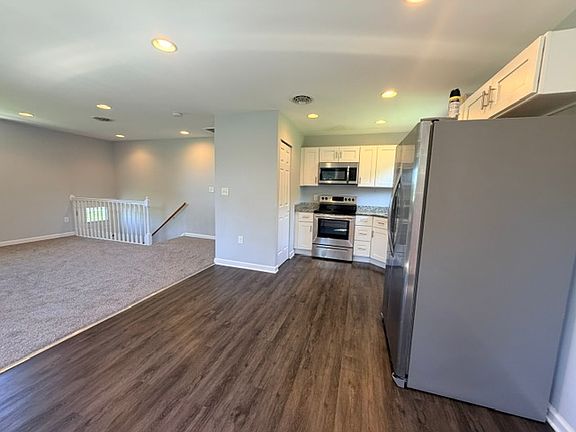 5th image of 925 Wesley Rd #1