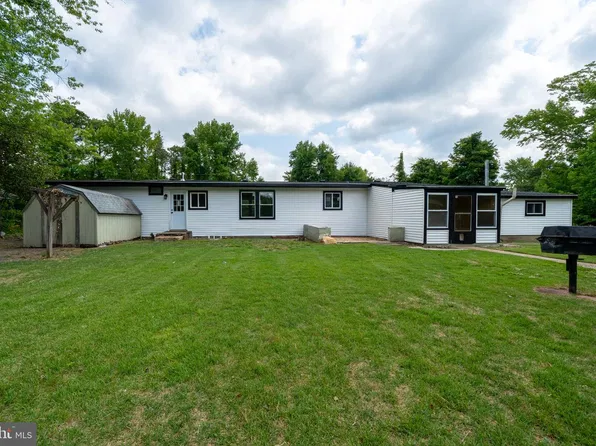 5904 Cloverleaf Dr, Mays Landing, NJ 08330