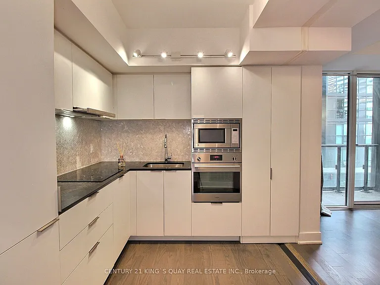 955 Bay St #403 — Photo 5